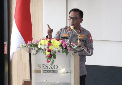 Pasukan Pelopor BKO Polda NTT Bergerak Tangani Dampak Gempa, Layani dan Bantu Warga di Lokasi Pengungsian   