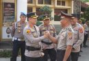 Upacara korps raport dilapangan upacara mako polres Cirebon kota,dua personel menerima kenaikan pangkat.