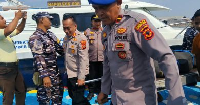 Polsek KPC dan Sat Polairud Evakuasi Jenazah ABK KM Cirebon Indah 5 dengan Penuh Empati