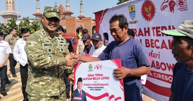 200 Becak Listrik Diserahkan kepada Warga Cirebon,Dandim 0614/Kota Cirebon Hadiri Penyaluran Bantuan dari Presiden RI