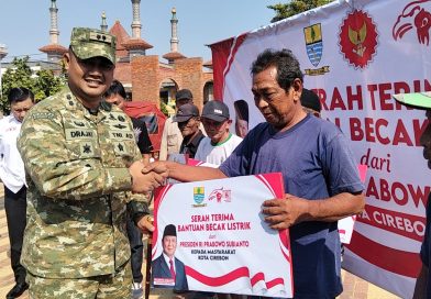 200 Becak Listrik Diserahkan kepada Warga Cirebon,Dandim 0614/Kota Cirebon Hadiri Penyaluran Bantuan dari Presiden RI
