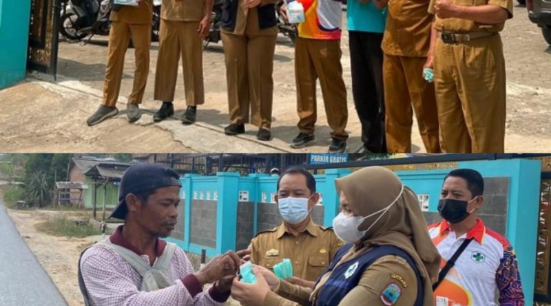Gunung Anak Krakatau Lepaskan Abu Vulkanik, Puskesmas Merbau Mataram Kerahkan Bidan Desa Bagikan Masker ke 8 Desa
