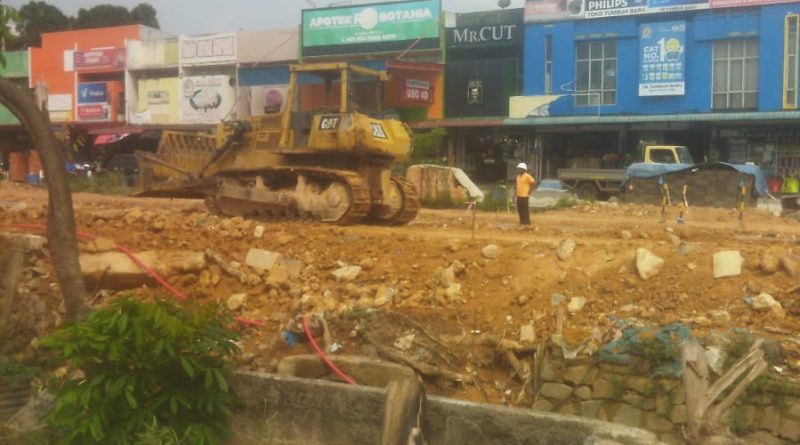 Warga: “Tanya Pemborong, Jawabnya Suruh ke PU