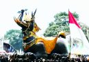 Ribuan Warga Tumpah Ruah di Jalanan Kota Kuningan Menyaksikan Karnaval Budaya Hari Jadi Ke-528 Kuningan.