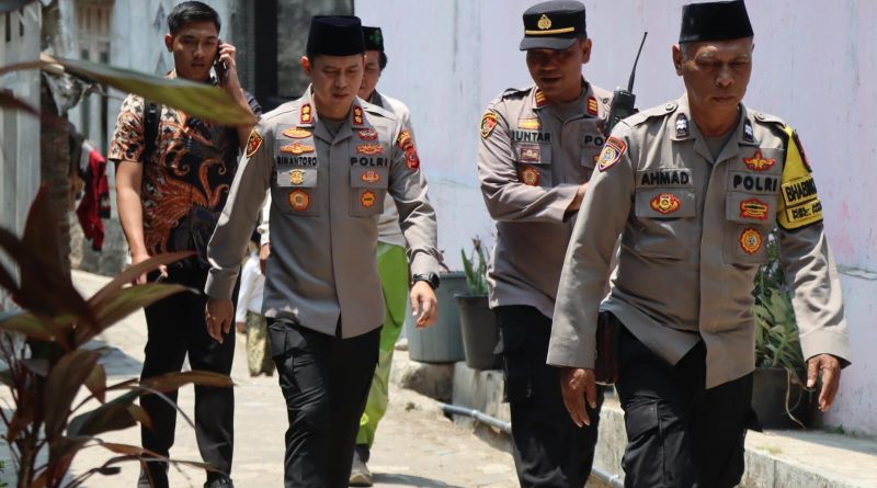 Kapolres Cirebon Kota Gelar Jumat Keliling di Masjid Agung Keramat Benda Kerep