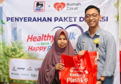 Superindo Bersama Rumah Zakat Bagikan 100 Paket Bingkisan untuk Keluarga Membutuhkan di Bekasi
