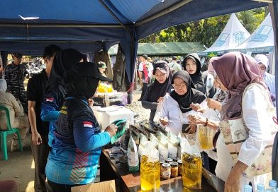 Warga Cirebon Tumplek di Bazar TNI, UMKM Lokal Kebanjiran Pembeli