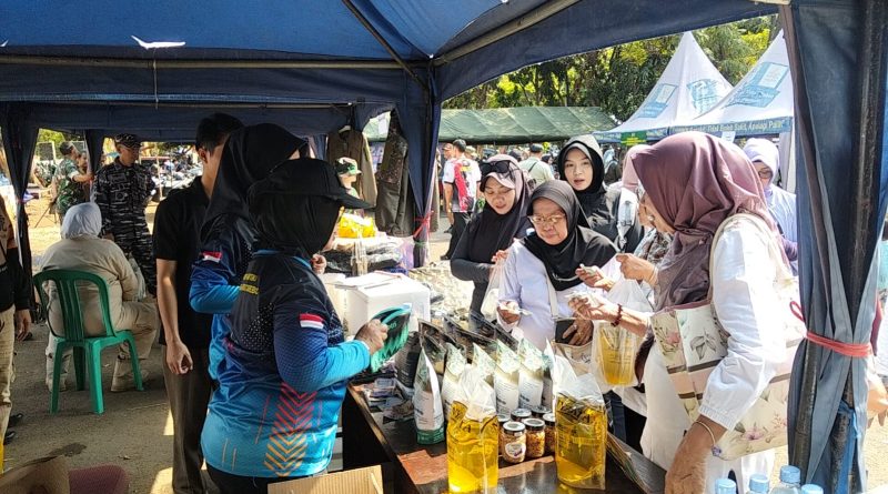 Warga Cirebon Tumplek di Bazar TNI, UMKM Lokal Kebanjiran Pembeli