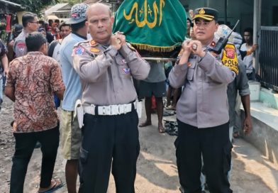 Kapolsek Kedawung Antar Jenazah Korban, Bentuk Empati Polisi kepada Keluarga