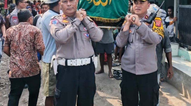 Kapolsek Kedawung Antar Jenazah Korban, Bentuk Empati Polisi kepada Keluarga
