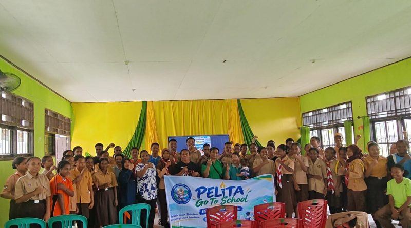 PELITA Go To School Ajak Generasi Muda SMK Negeri Tandia Rawat Kerukunan di Teluk Wondama