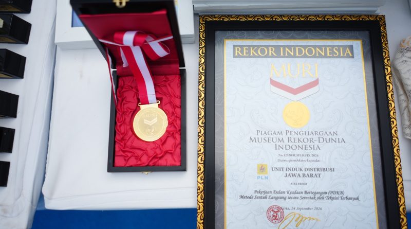 PLN UID Jabar Raih Rekor MURI, Pemeliharaan Listrik Tanpa Padam Jaga Aktivitas Masyarakat Tetap Berjalan
