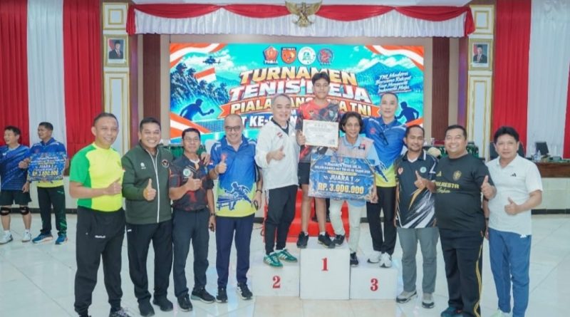 Prestasi di Piala Panglima TNI, Momen Haru Pangdam Pattimura Angkat Juara Tenis Meja SMP Jadi Anak Asuh