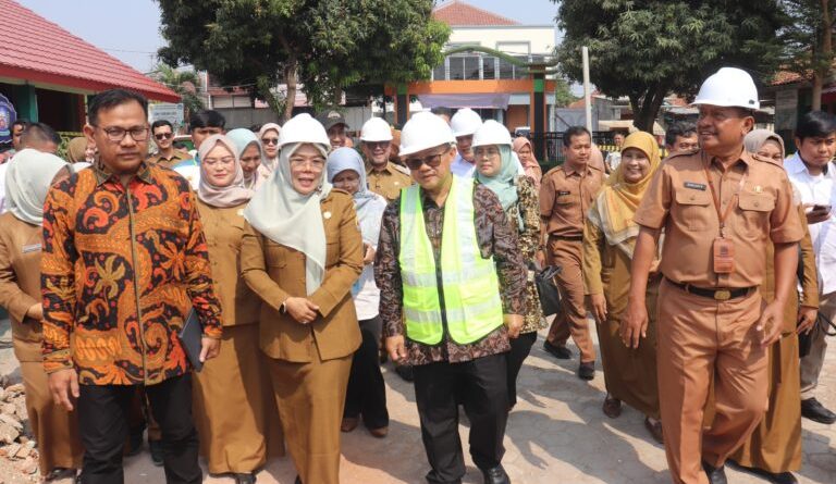 “Bupati Imron Terima Kunjungan Menteri pendidikan dasar dan menengah Abdul Mu’ti di sekolah dasar negeri 1 Kedungjaya kabupaten Cirebon.
