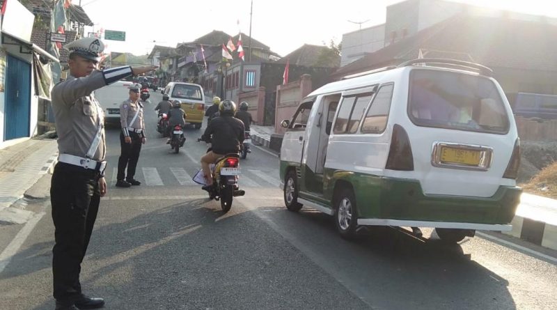 Polres Kuningan Sebar Personel Siaga Pagi, Hadirkan Pelayanan Pengaturan Lalu Lintas demi Kamseltibcarlantas