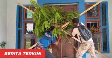 SKANDAL MONOPOLI PROYEK PENDIDIKAN: Pengusaha Asli Teluk Wondama Palang Kantor Dinas, Diduga Ada Mafia Proyek dari Luar Daerah