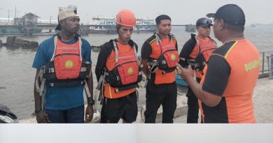 Unit Siaga SAR Dobo kembali berhasil mengevakuasi longboat mati mesin di Perairan Laut Aru