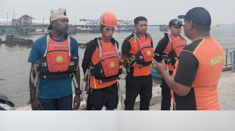 Unit Siaga SAR Dobo kembali berhasil mengevakuasi longboat mati mesin di Perairan Laut Aru