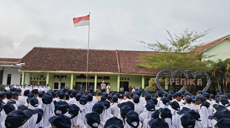 Sat Lantas Polres Kuningan Gelar Program “Polisi Sahabat Pelajar” di SMPN 1 Kadugede, Sosialisasi Tertib Lalu Lintas hingga Anti-Bullying