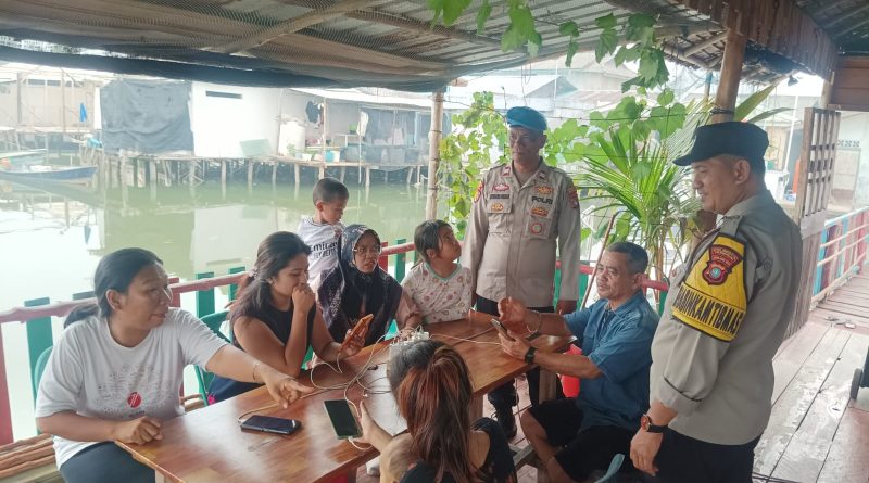 Peduli Warga Terdampak Pemadaman Listrik, Polsek Bukit Bestari Sediakan Layanan Pengisian Daya Gratis