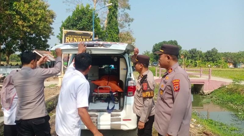 Geger ! Pria Ditemukan Tewas di Depan TPU Buyut Rendani Indramayu, Polisi Amankan Sejumlah Barang Bukti