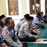Pererat Silaturahmi dan Jaga Kamtibmas, Kapolresta Cirebon dan 27 Kapolsek Jajaran Gelar Shalat Subuh Keliling