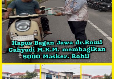 Cegah Dampak Kabut Asap, Kapus Bagan Jawa dr. Romi Cahyadi Bagikan 5.000 Masker kepada Warga Rohil