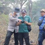 Turun Langsung ke Lokasi Kebakaran, Kapolres Kuningan Tinjau Pemadaman Karhutla di Kawasan TNGC