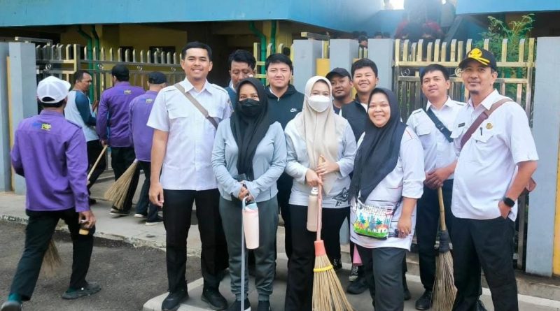 Sekretariat DPRD Kota Cirebon Ikuti Kerja Bakti Massal di Kawasan Stadion Utama Bima