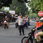 Kapolresta Cirebon Turun Langsung Pantau Gatur Lalu Lintas, 979 Personel Siaga di 166 Titik