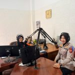 Polres Kuningan Gencarkan Edukasi Tertib Berlalu Lintas Melalui Talkshow Radio dalam Operasi Patuh Lodaya 2026