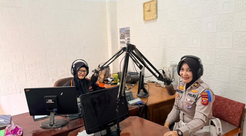 Polres Kuningan Gencarkan Edukasi Tertib Berlalu Lintas Melalui Talkshow Radio dalam Operasi Patuh Lodaya 2026