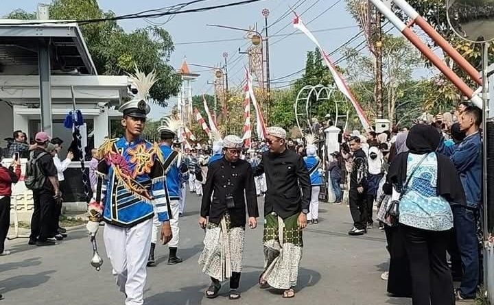 Semarak hari jadi ke – 499 Indramayu,kirap pataka pikat antusiasme warga
